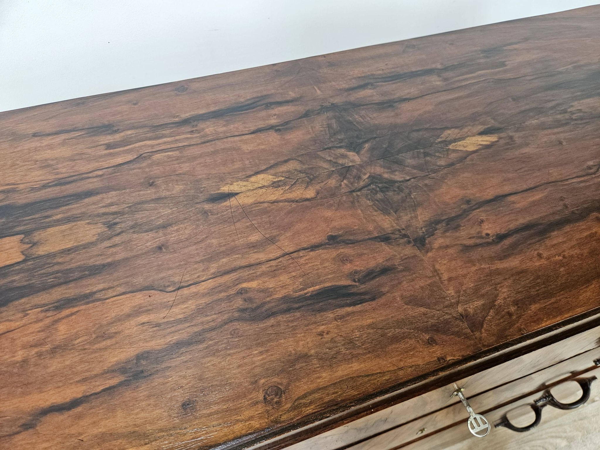 Art Decò chest of drawers from the 1940s in mahogany and briar