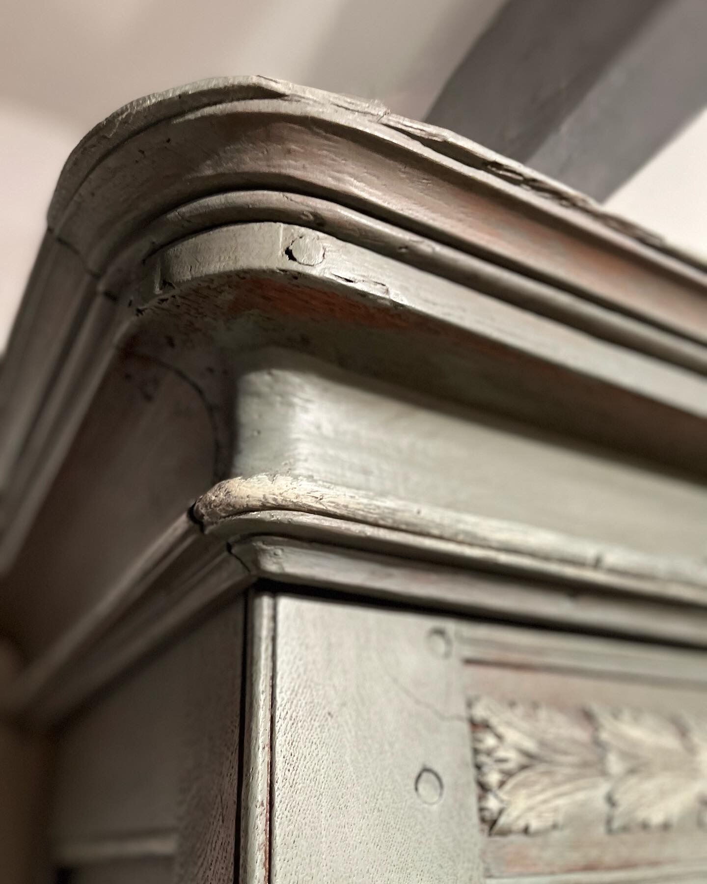 Buffet Louis XV patinated