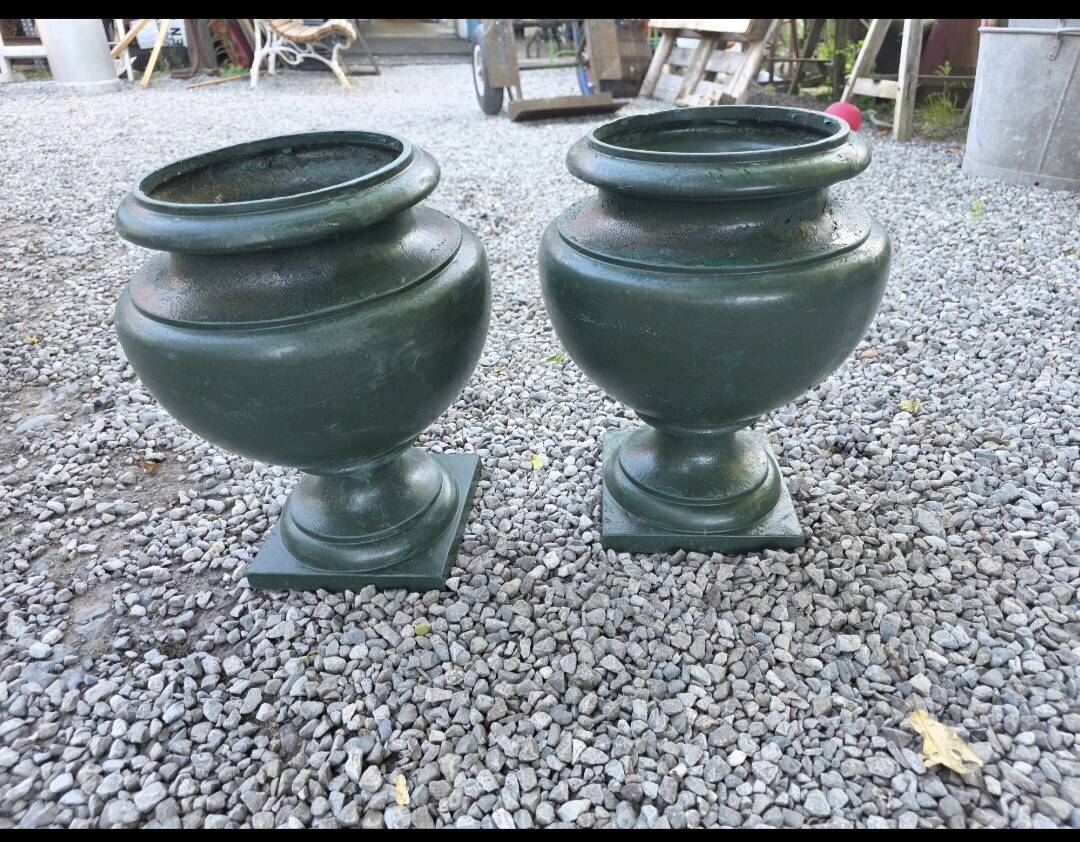 Paire de vases medicis en fonte du XIXème