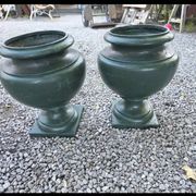 Pair of Medici vases in cast iron from the 19th century.