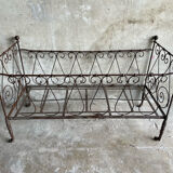 Evolutionary baby cot