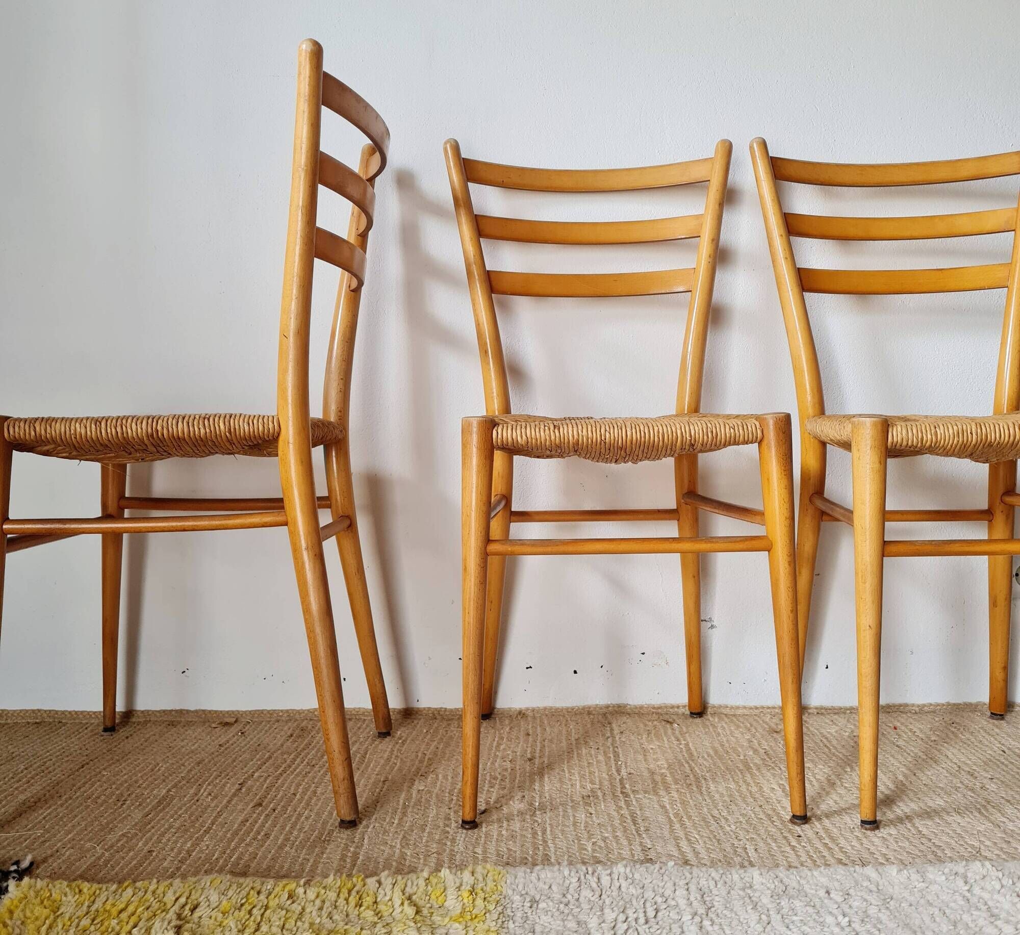 Set of 4 vintage Italian chairs in wood and straw.