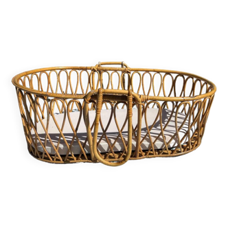 Rattan bassinet