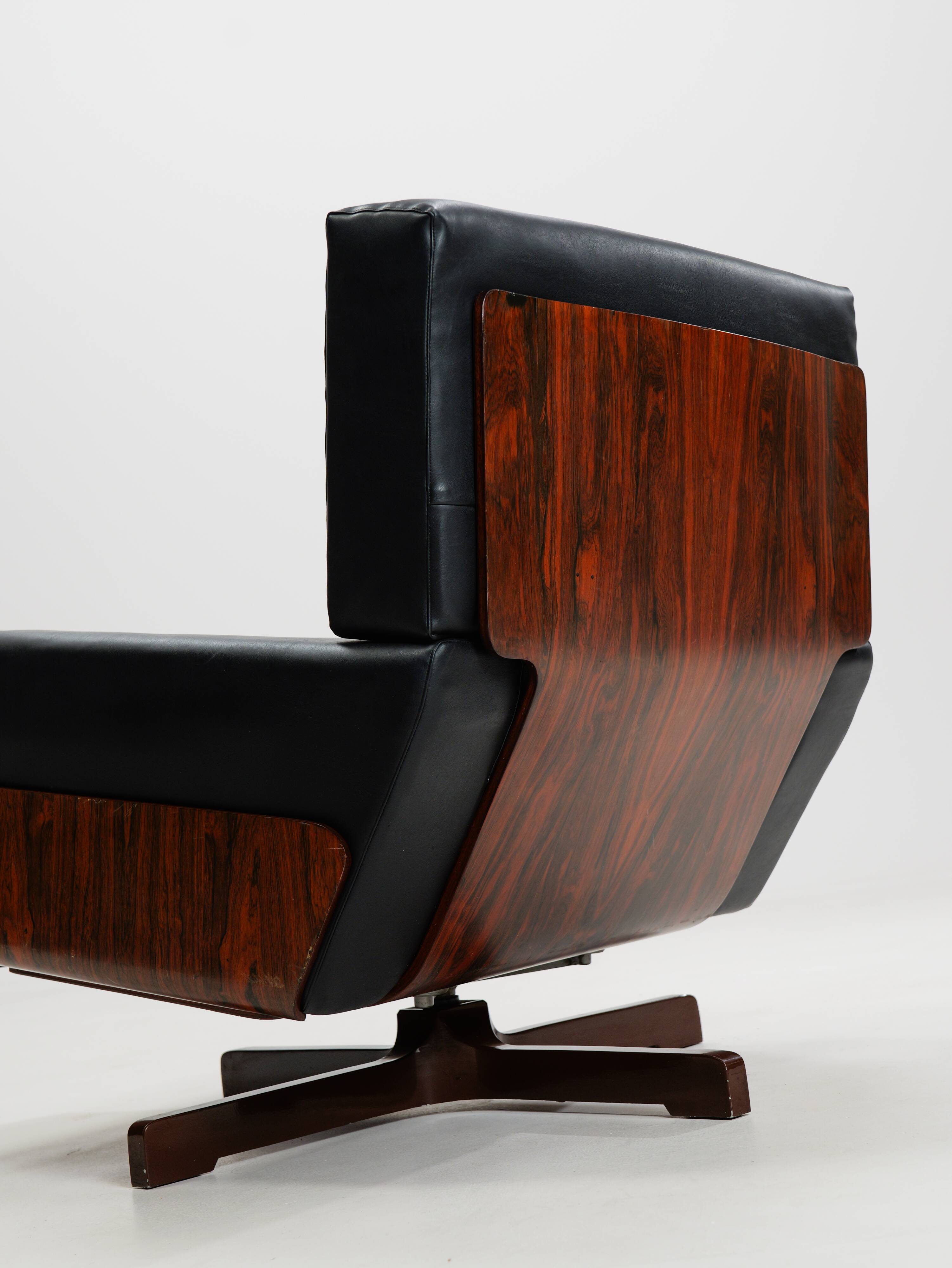 Swivel rosewood model 401 armchair by Menilio Taro for Cinova, 1960s