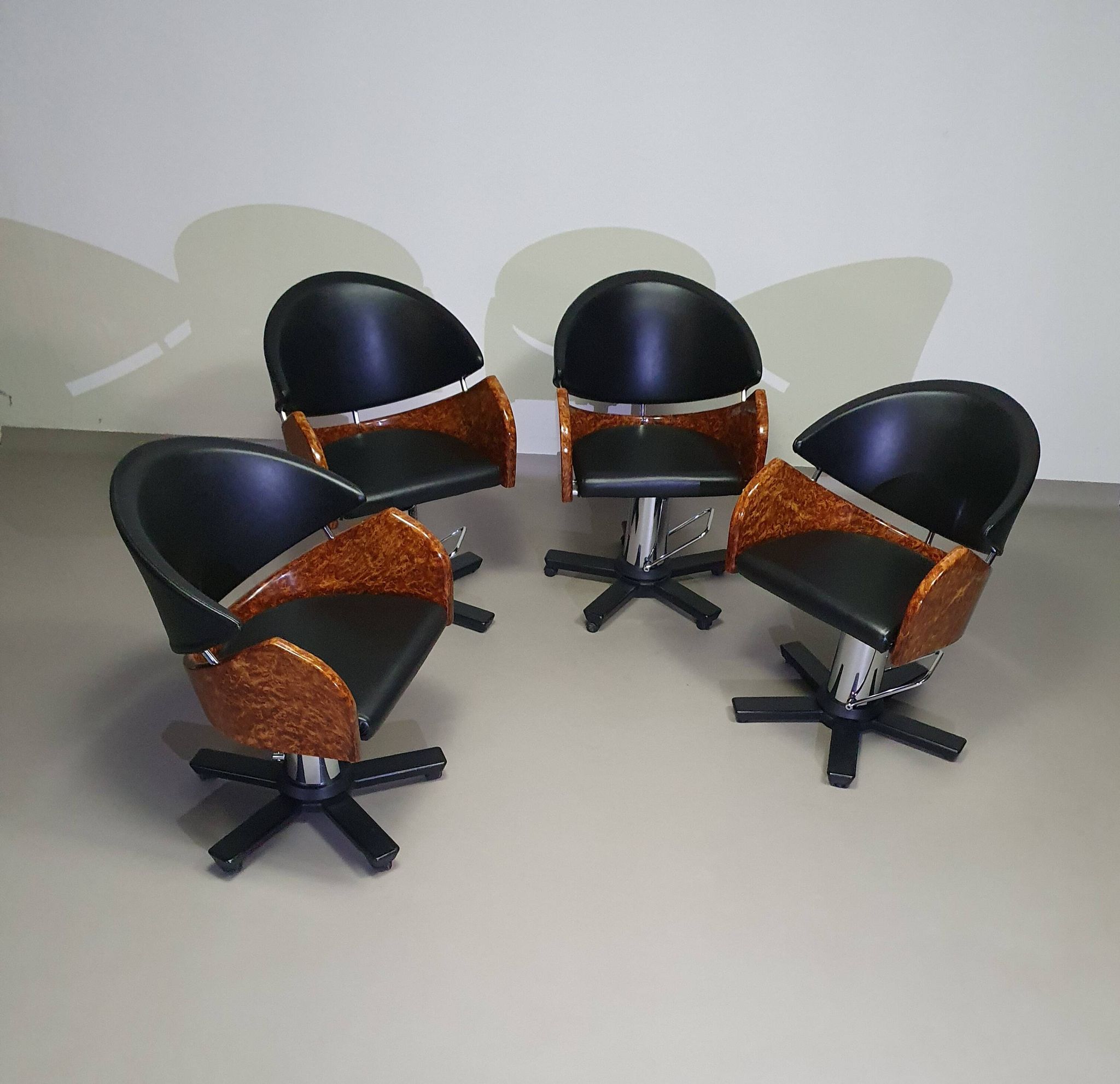 4 chaises de barbier italiennes des années 80, réglables en hauteur