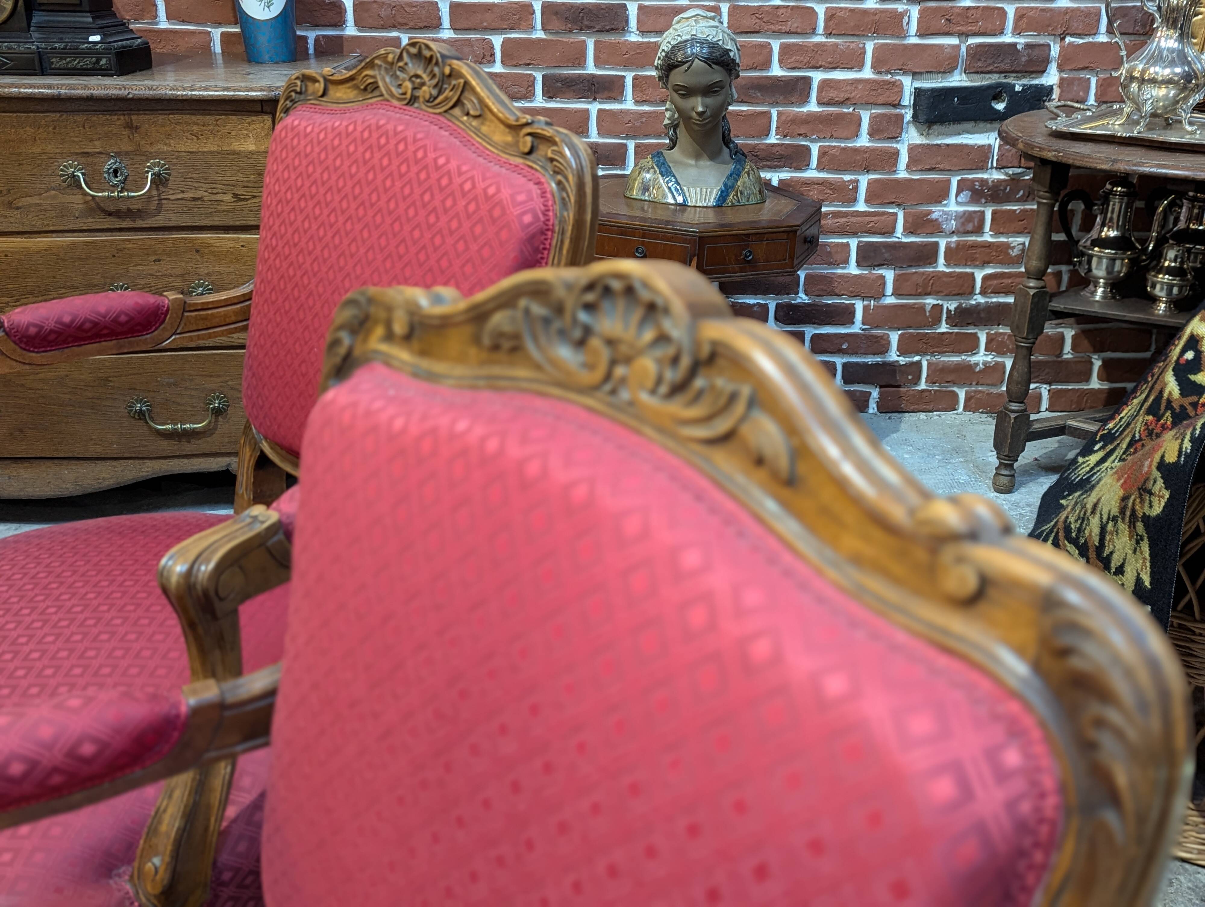 Paire de fauteuils louis XV