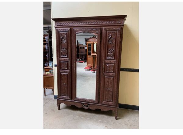 Armoire en bois sculpté, vers 1920