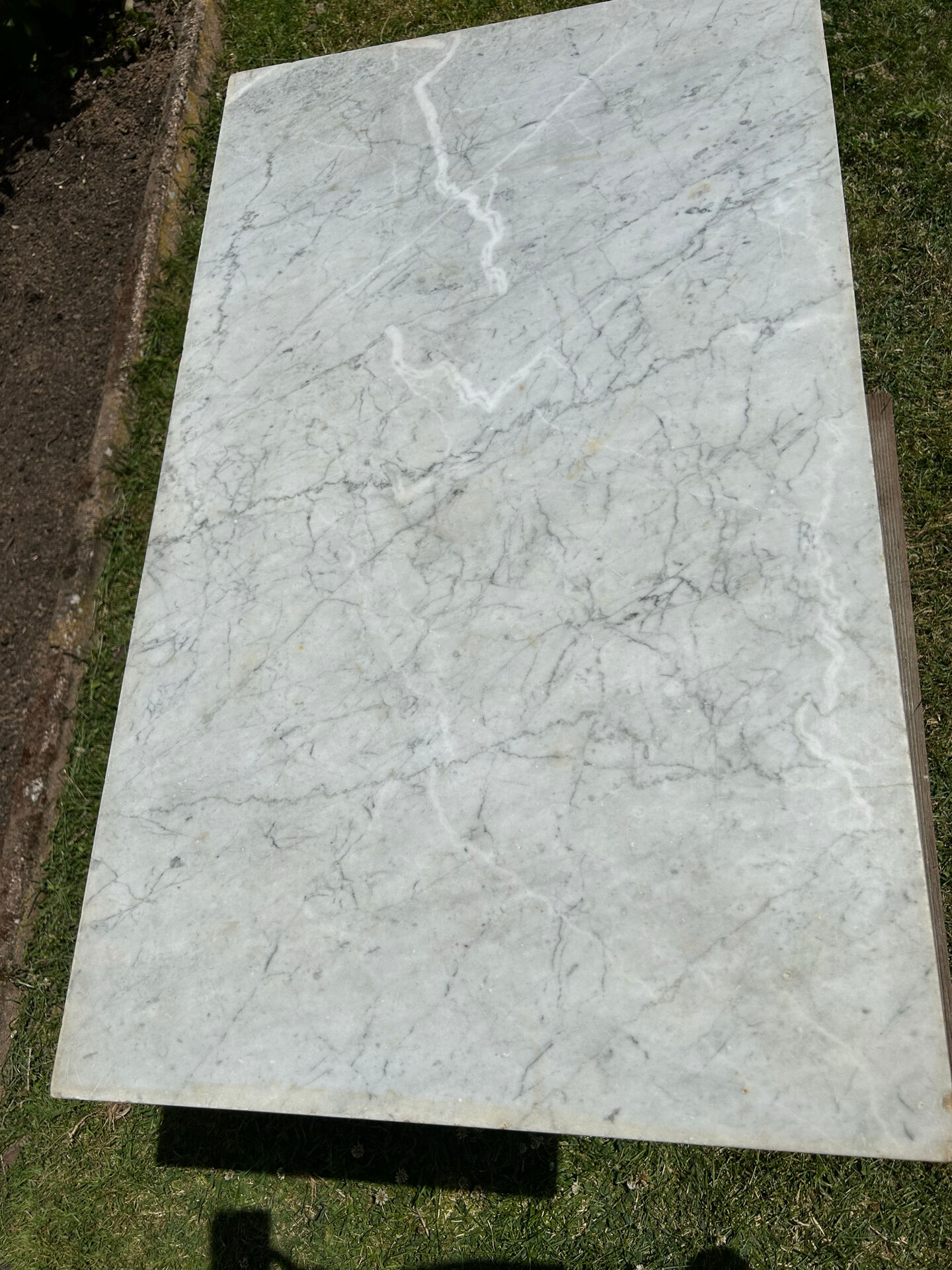 Rectangular bistro table in marble and cast iron