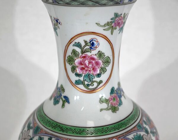 Lampe en porcelaine de chine et laiton, début XXe