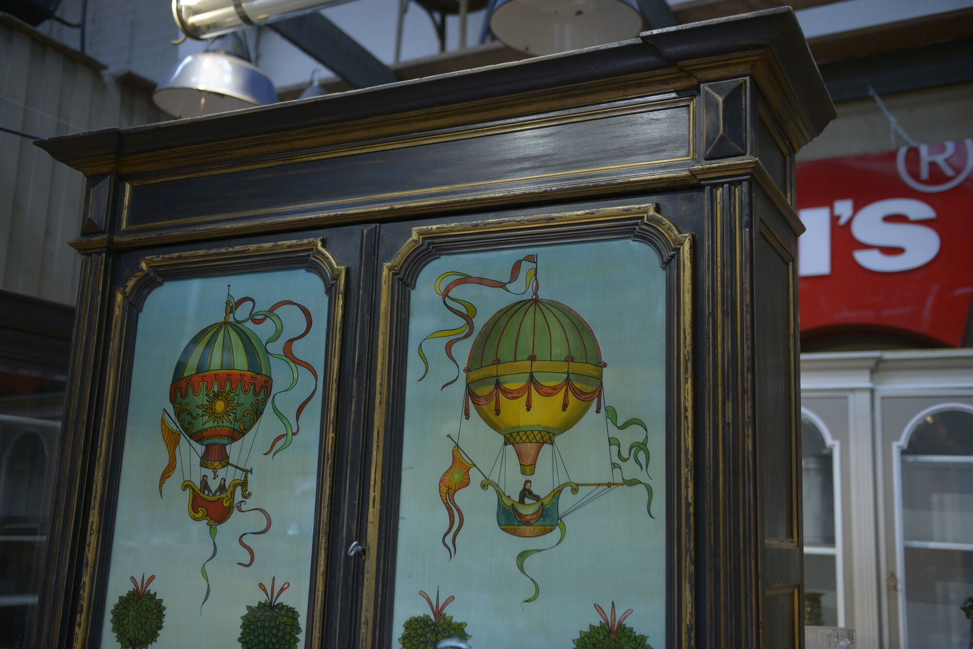Buffet has two bodies in pear tree blackened napoleon Balloon decoration