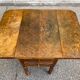 Victorian Pembroke table from the 19th century in walnut burr with drop-leaves.