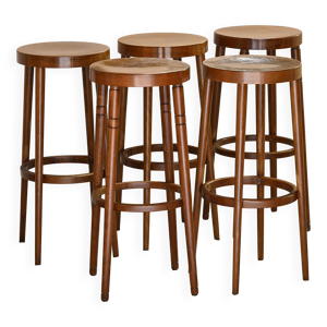 cinq tabourets de bars