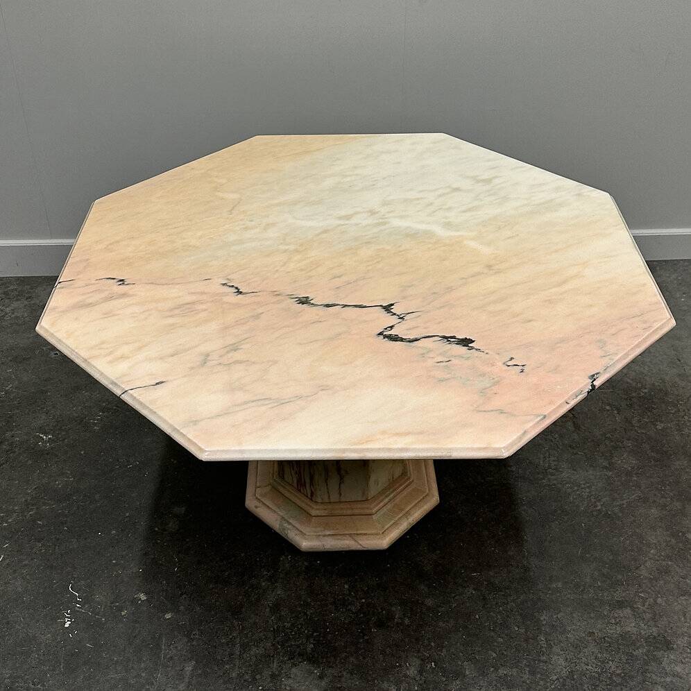 Fabulous Italian blush pink marble dining table, 1980s.
