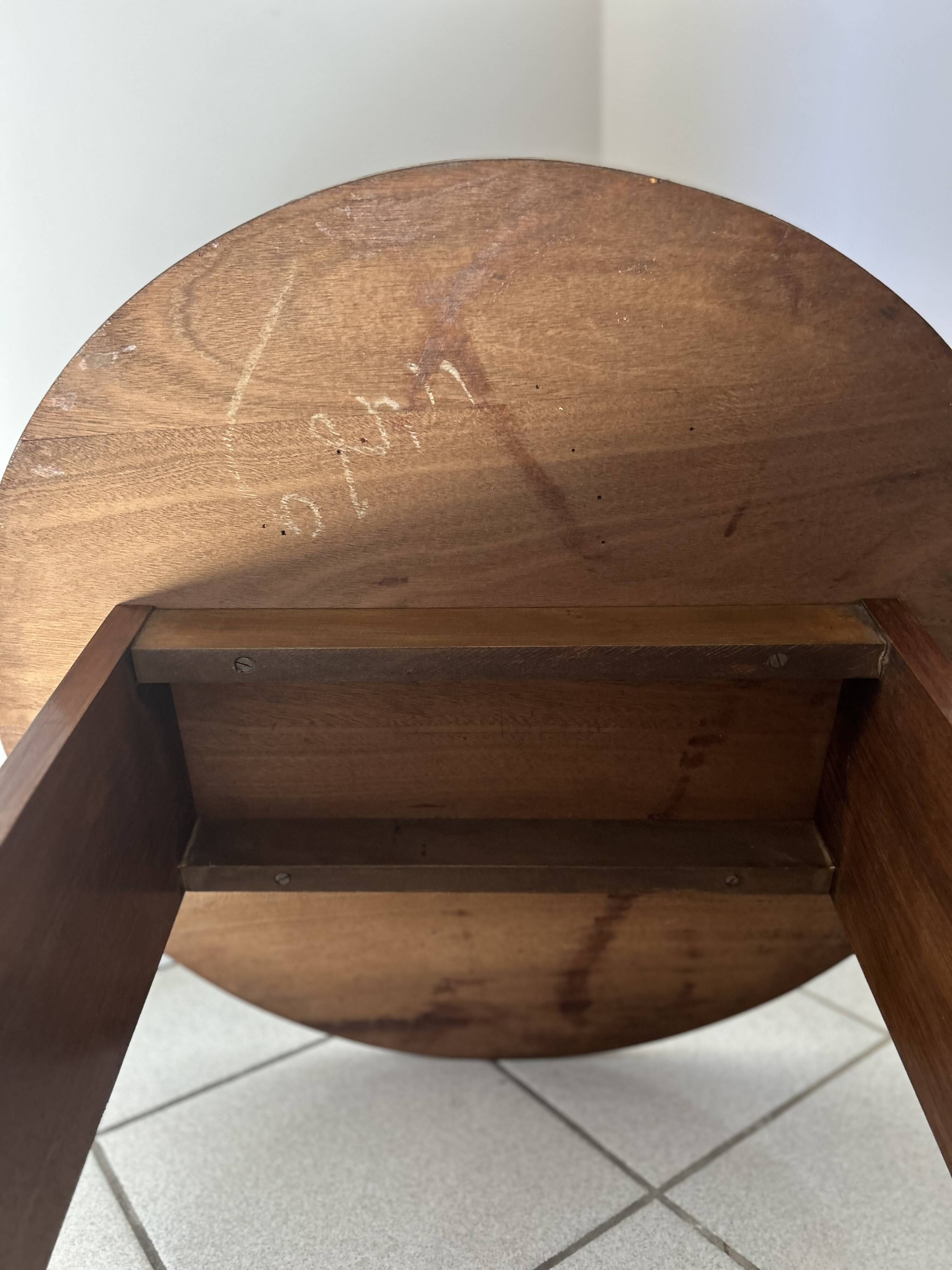 Round coffee table