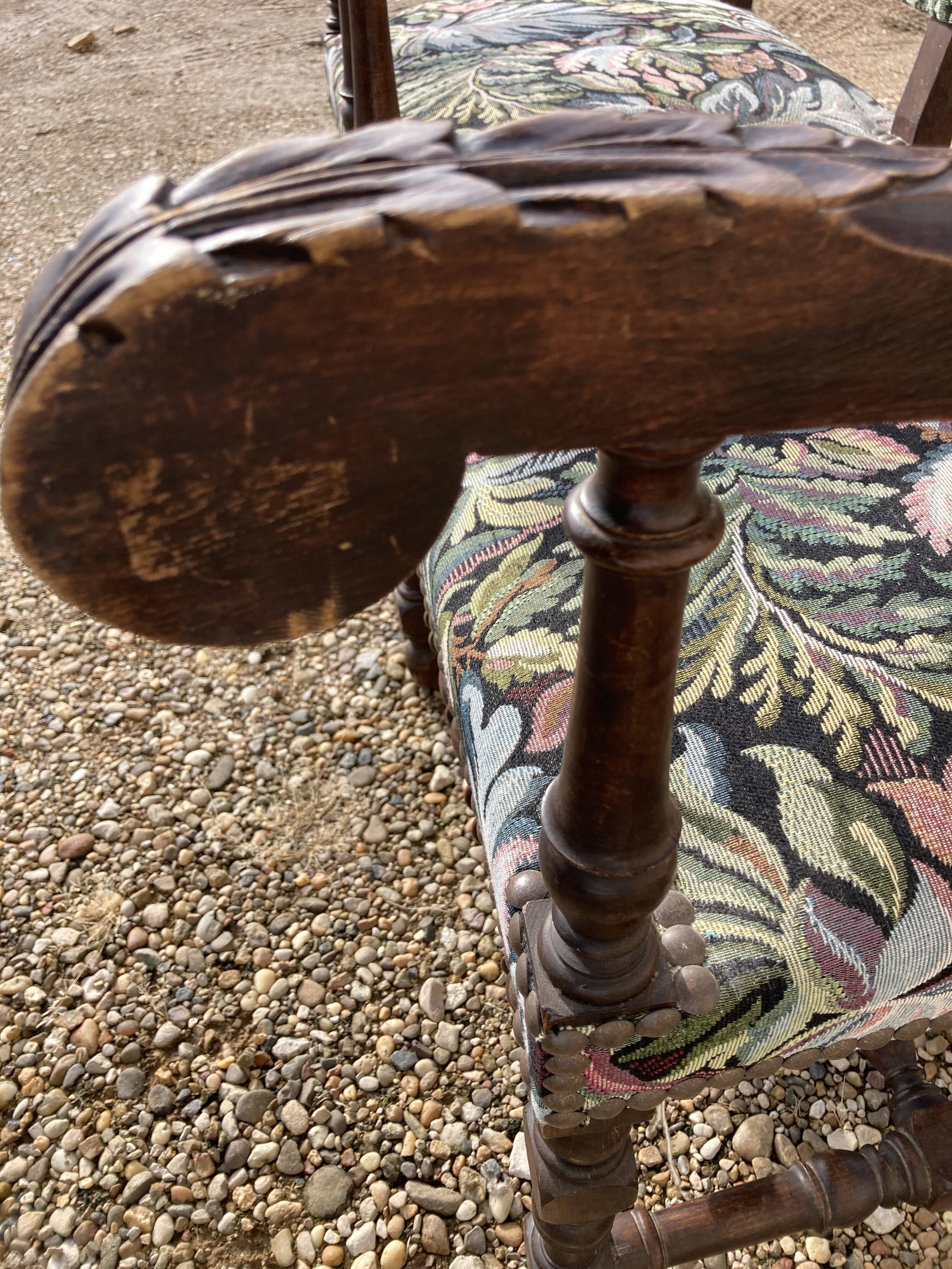 Paire de fauteuils Louis XIII