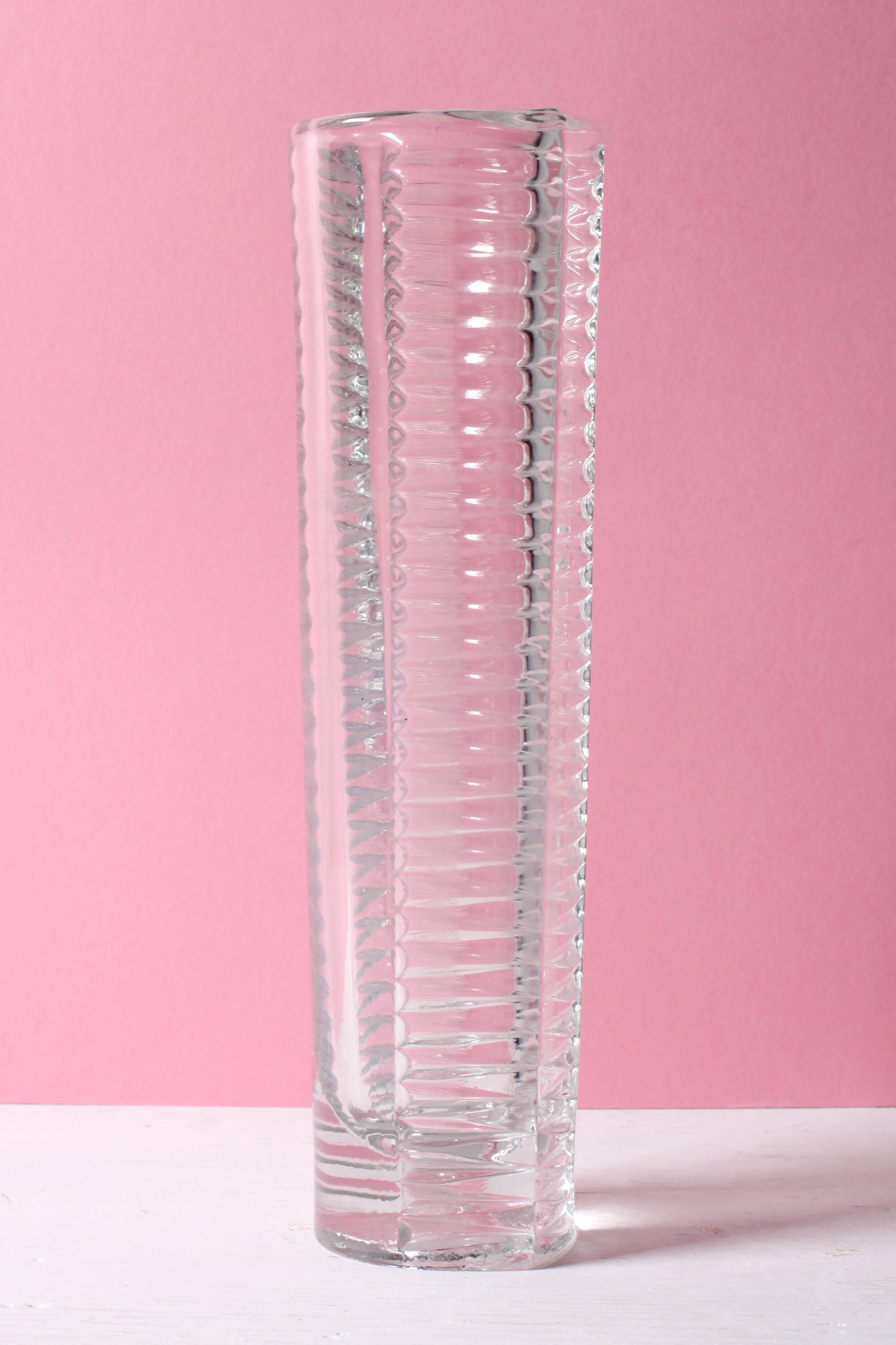 Vase vintage en verre pressé clair et élégant par Miloš Filip / Nemšová / 1962