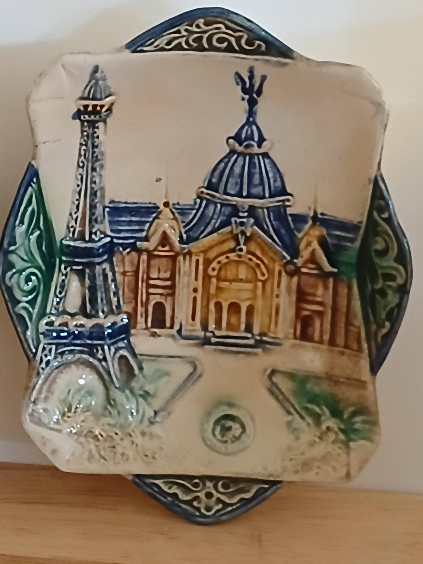 Plat en barbotine du XIXÈME Siècle