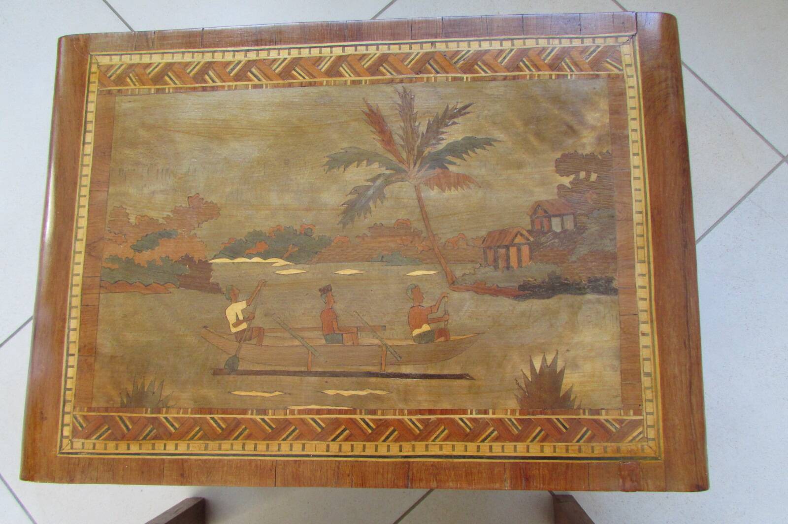 Paire de tables gigognes marquetées, Art déco