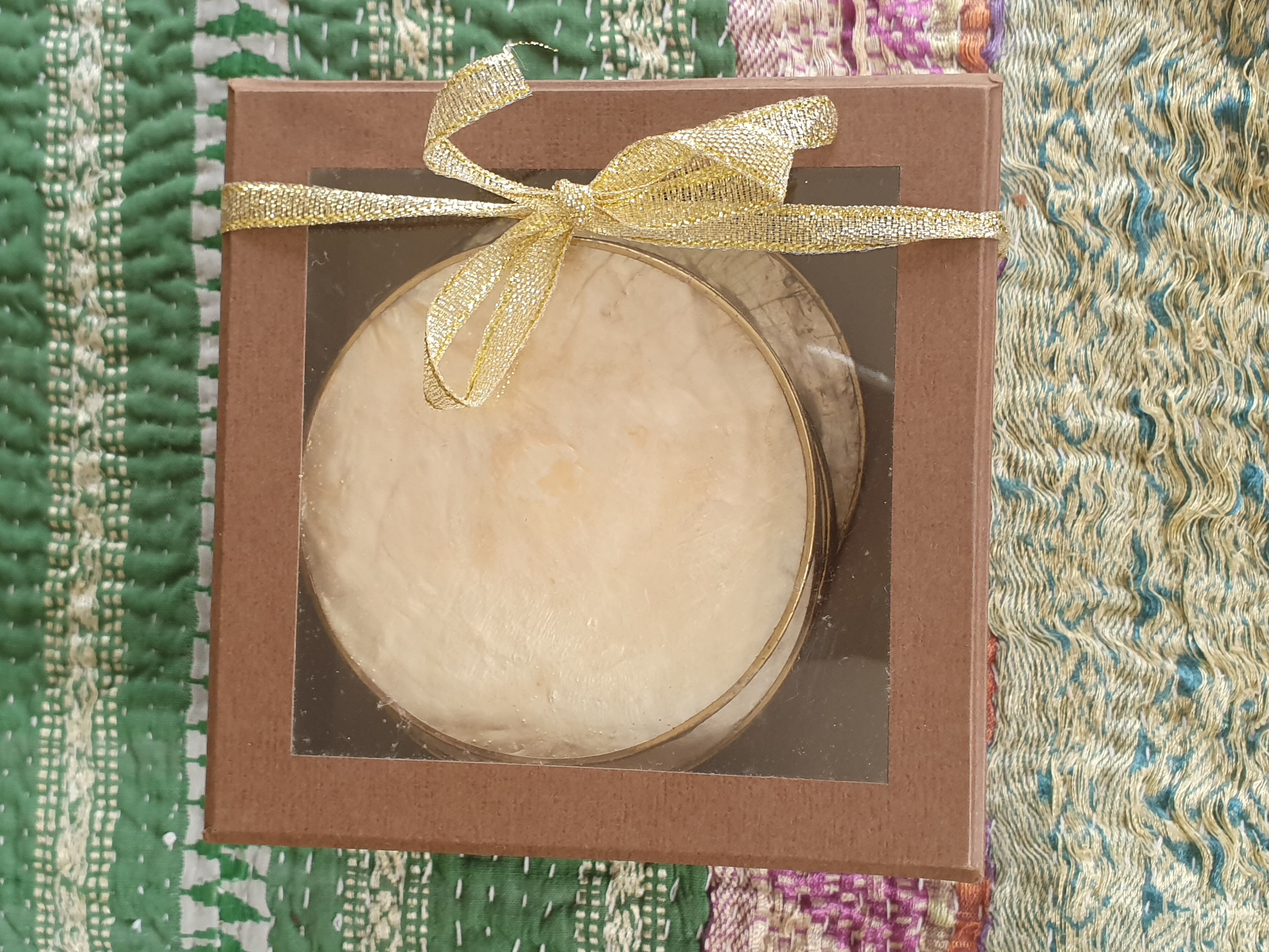 Mother-of-pearl bottle mats set