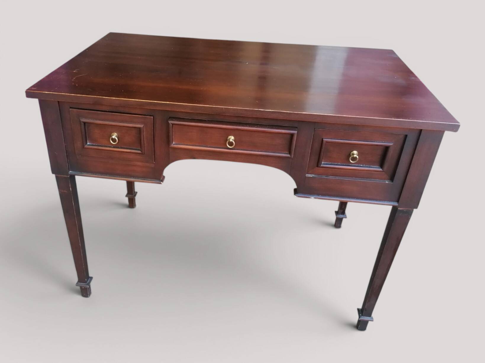 Small English desk inspired by Louis XVI - Dark academia.