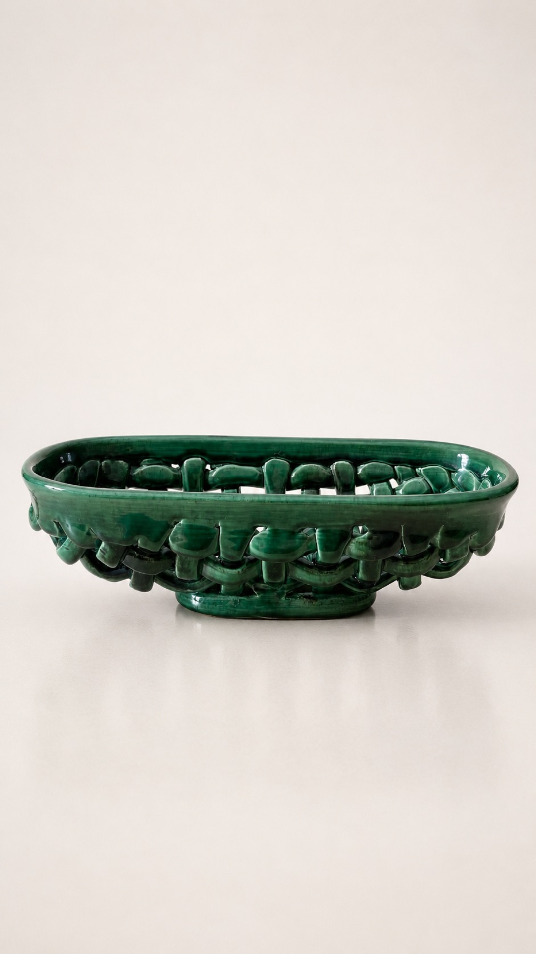 Green ceramic basket signed Idlas