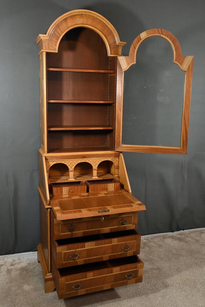 Scriban Showcase in Blond Mahogany, England – 1960