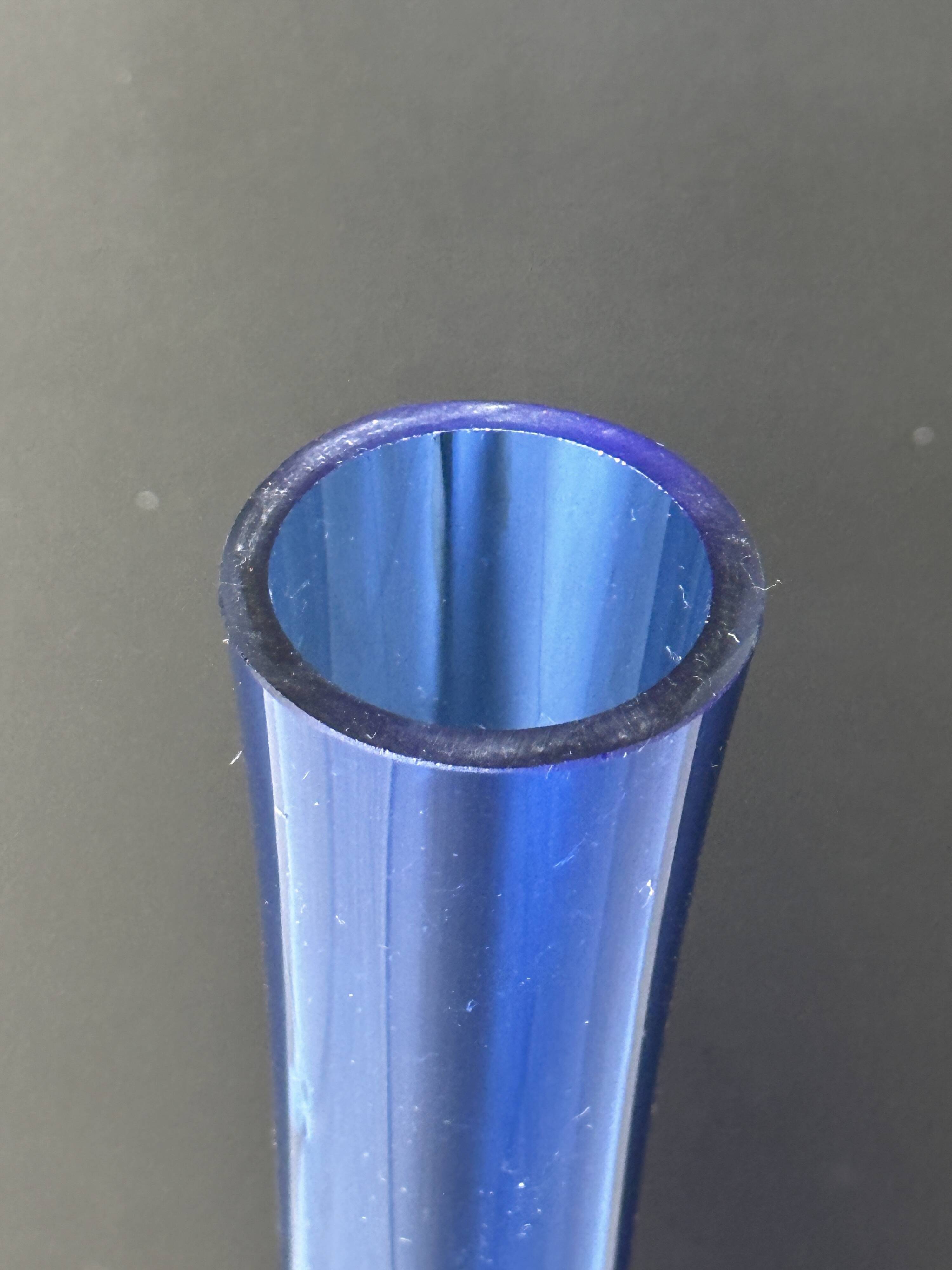 Soliflore en Verre Bleu Vintage des Années 80 – Élégance et Style Rétro