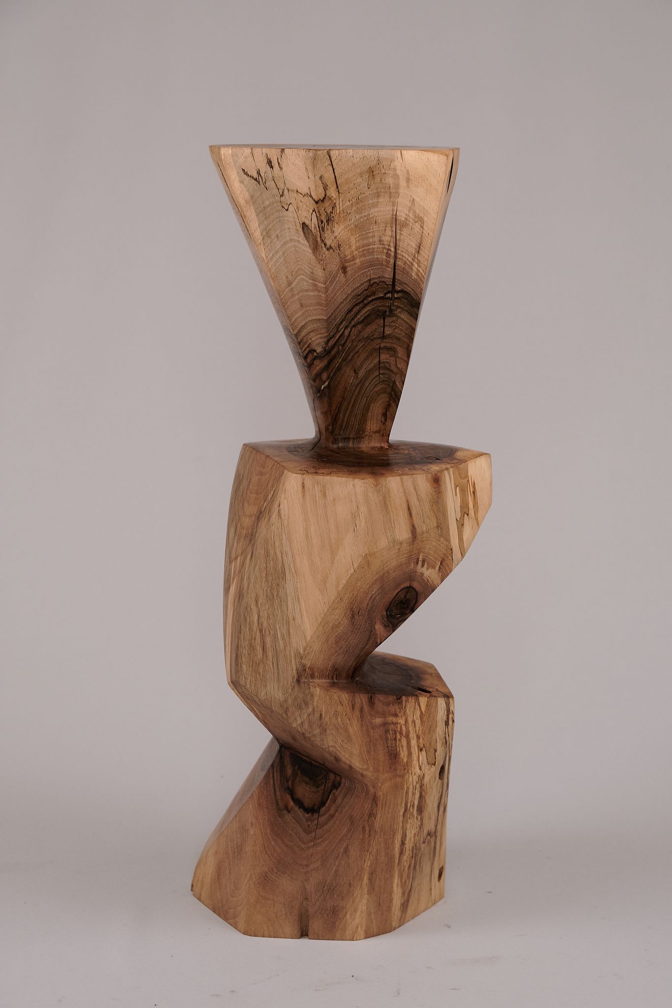 Table d’appoint sculpturale en bois massif, design contemporain original, logniture