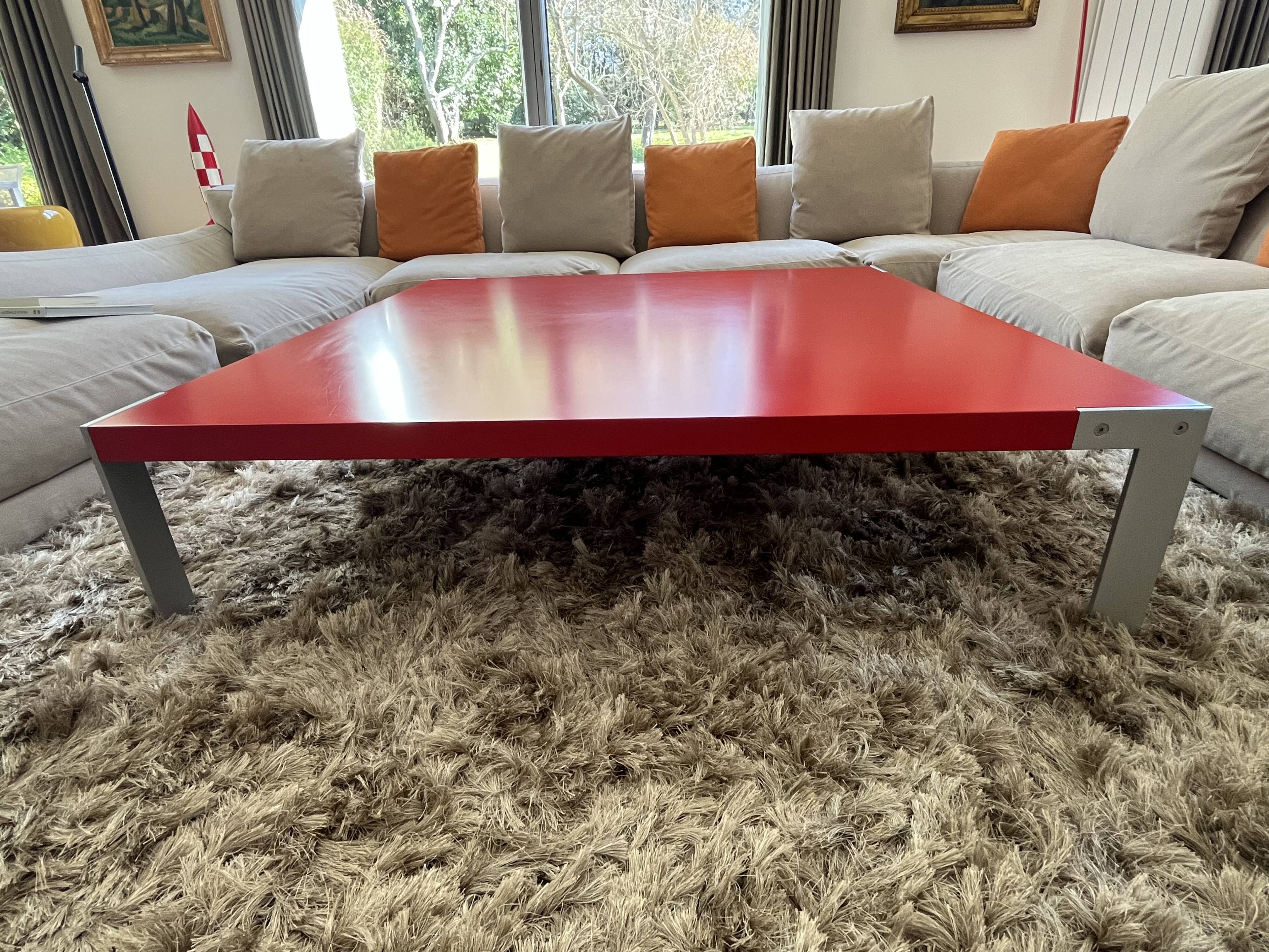 Liko red coffee table