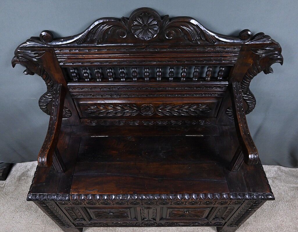 Banc coffre en chêne, style néo-gothique – début XXe