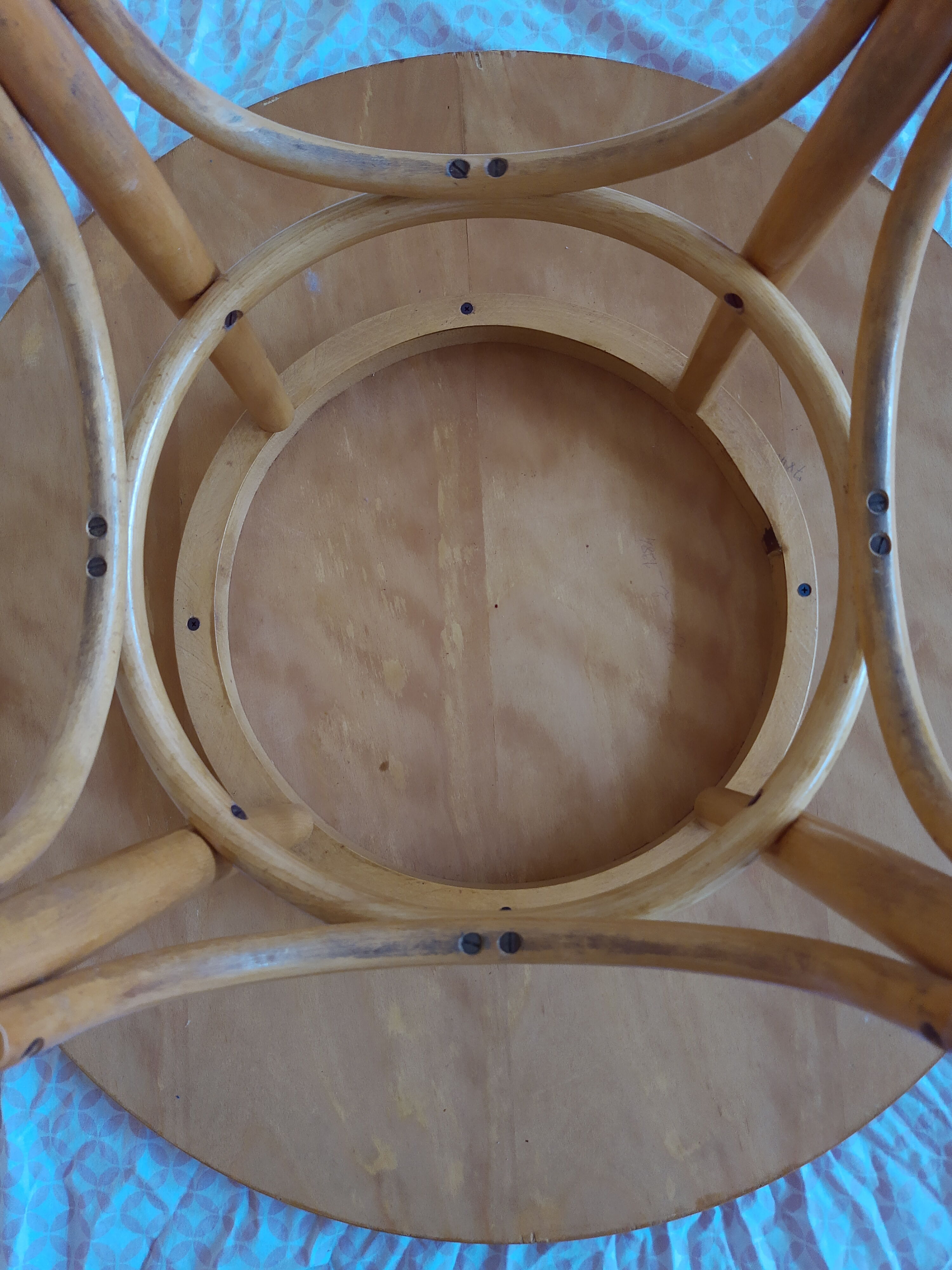 Round dining table vintage curved wooden foot