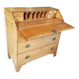 Antique chest of drawers