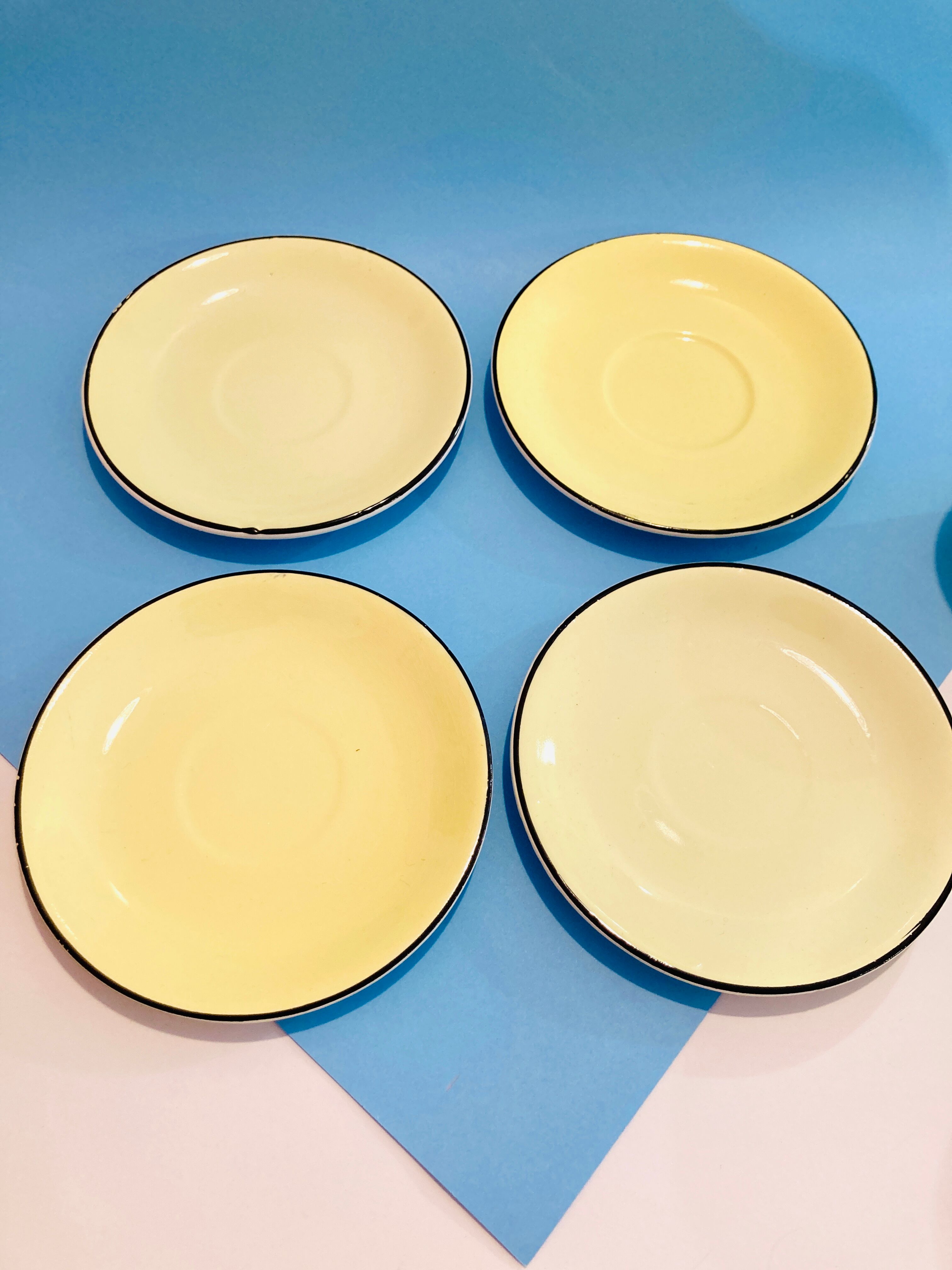 4 pastel yellow cups moulin des loups 50s
