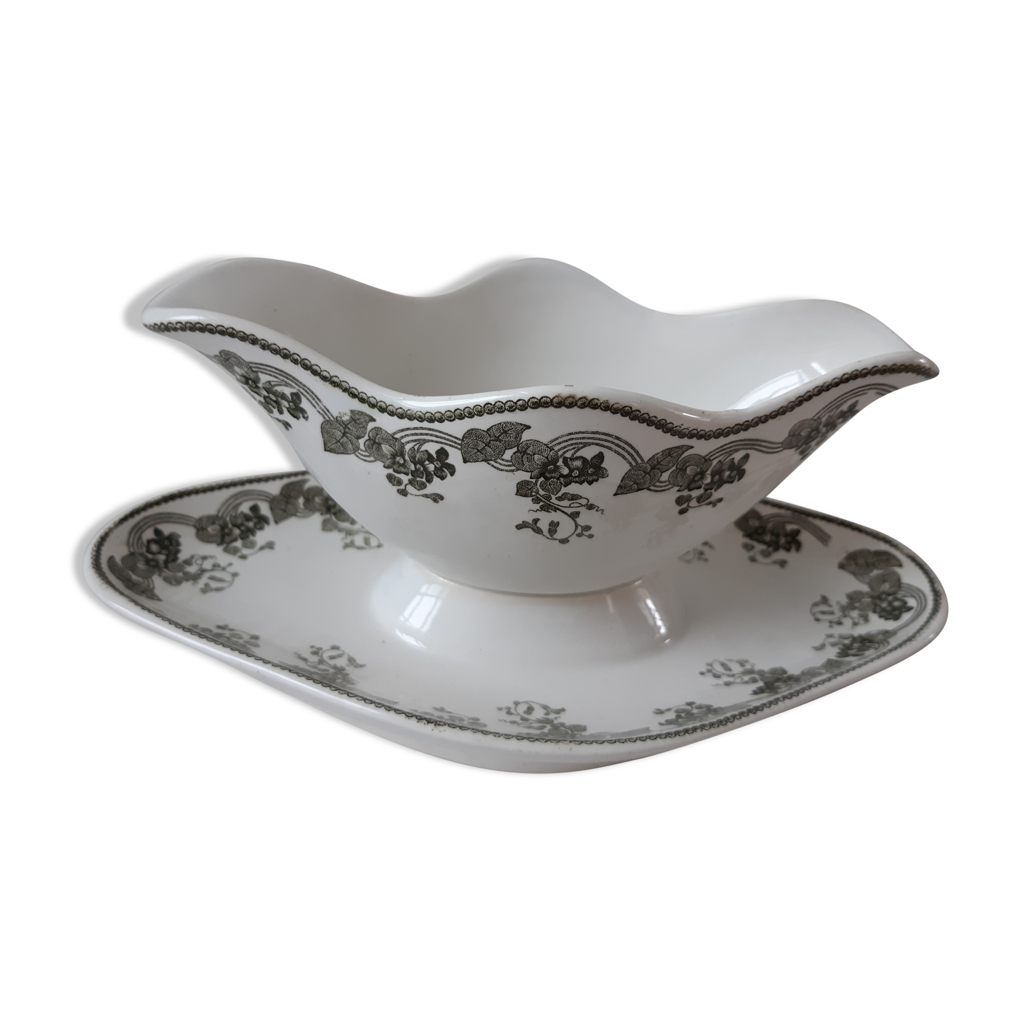 Saucière terre de fer late nineteenth model violetta