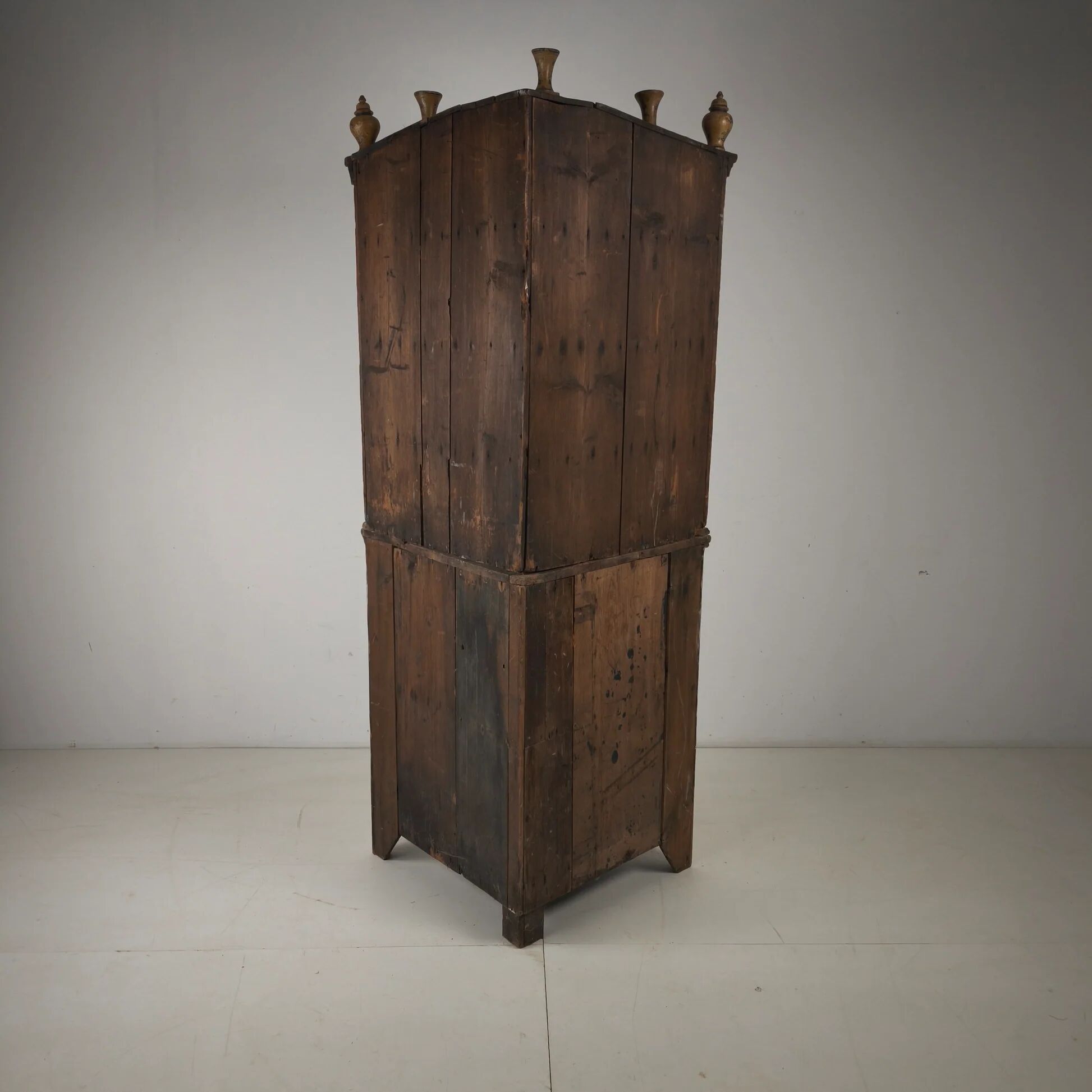 18th century Dutch witwerk cabinet with original key & faux Delft decoration