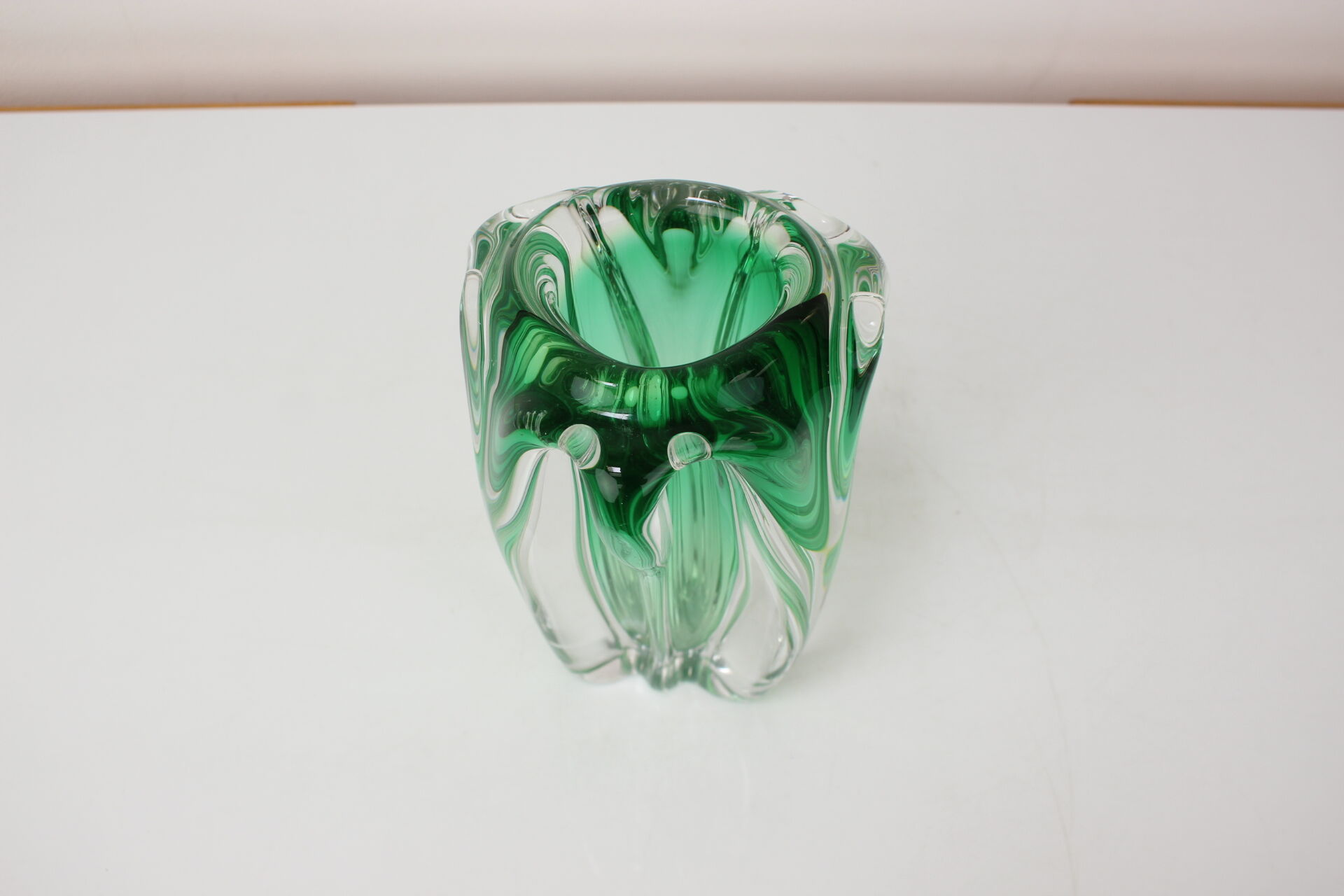 Vase en verre du milieu du siècle conçu par Josef Hospodka, années 1960