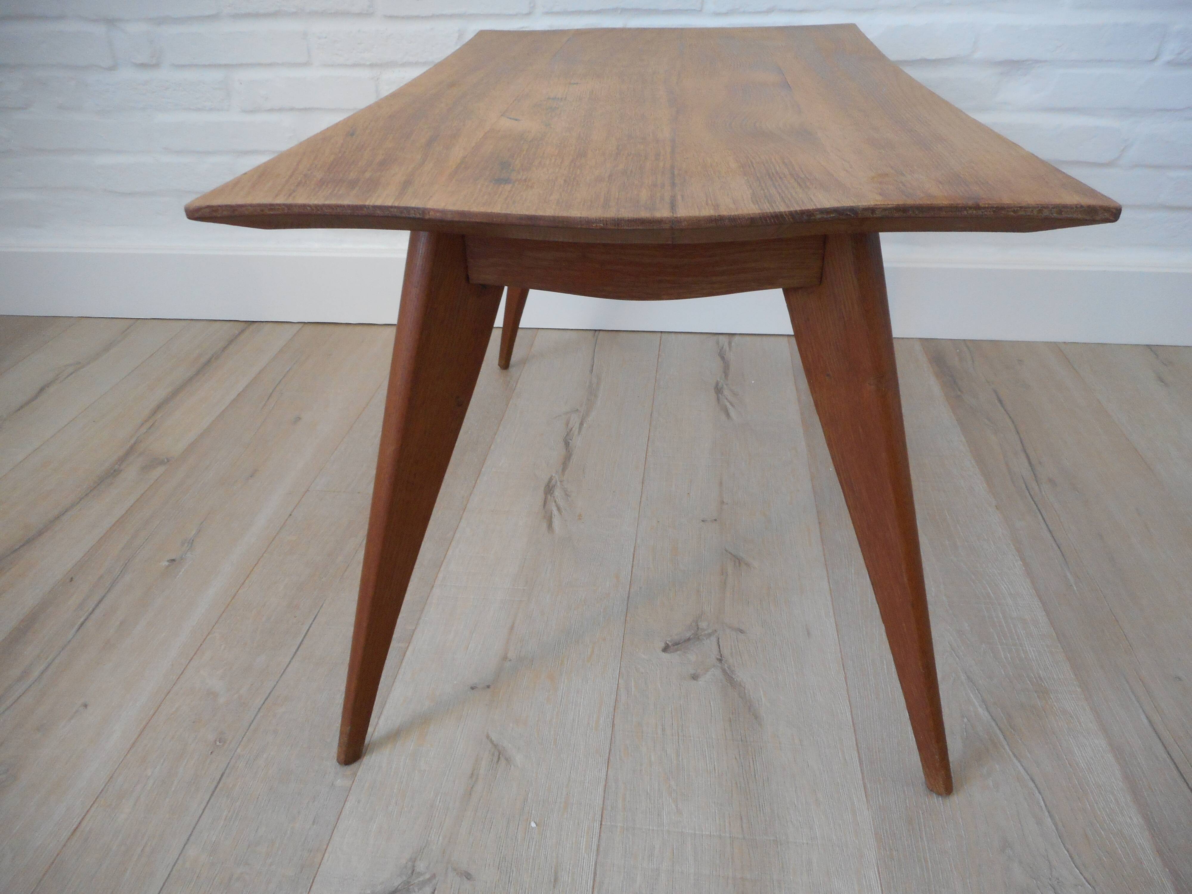 Coffee table with compass feet