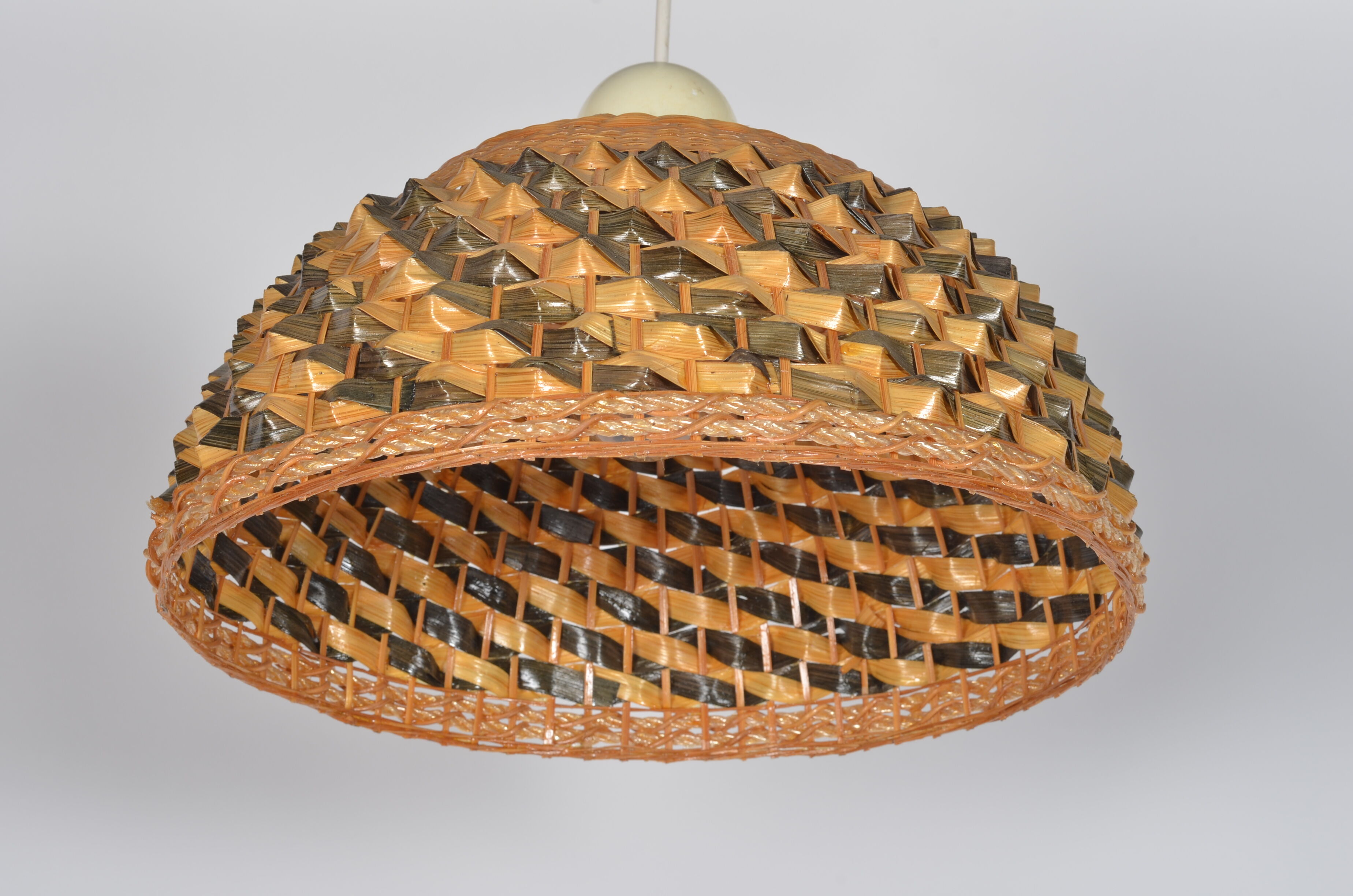 Two-tone rattan suspension