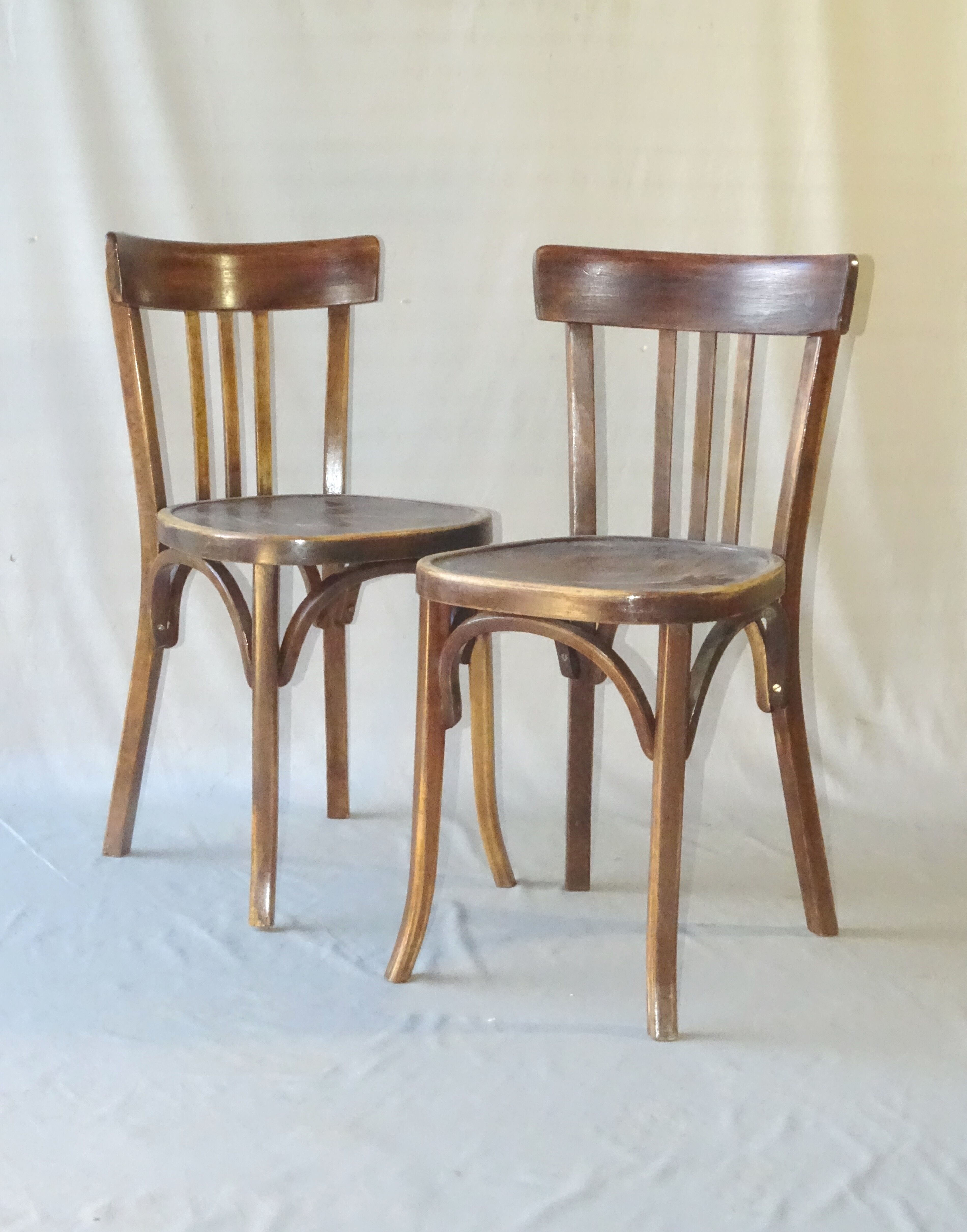 Paire de chaises bistrot Baumann 1955 assise bois