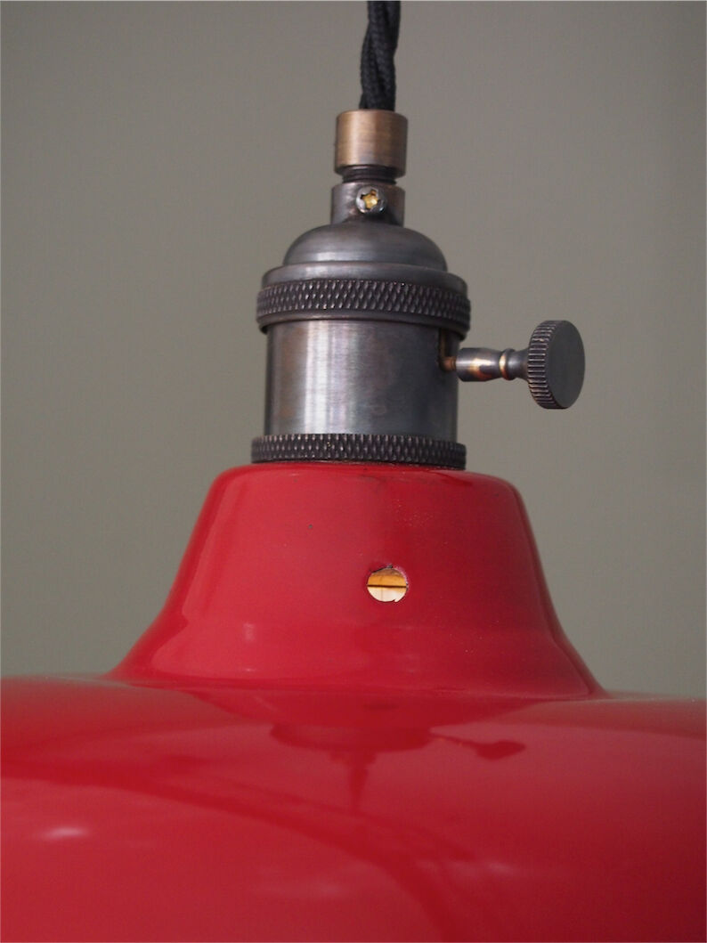 Day blind enamelled red industrial lamp
