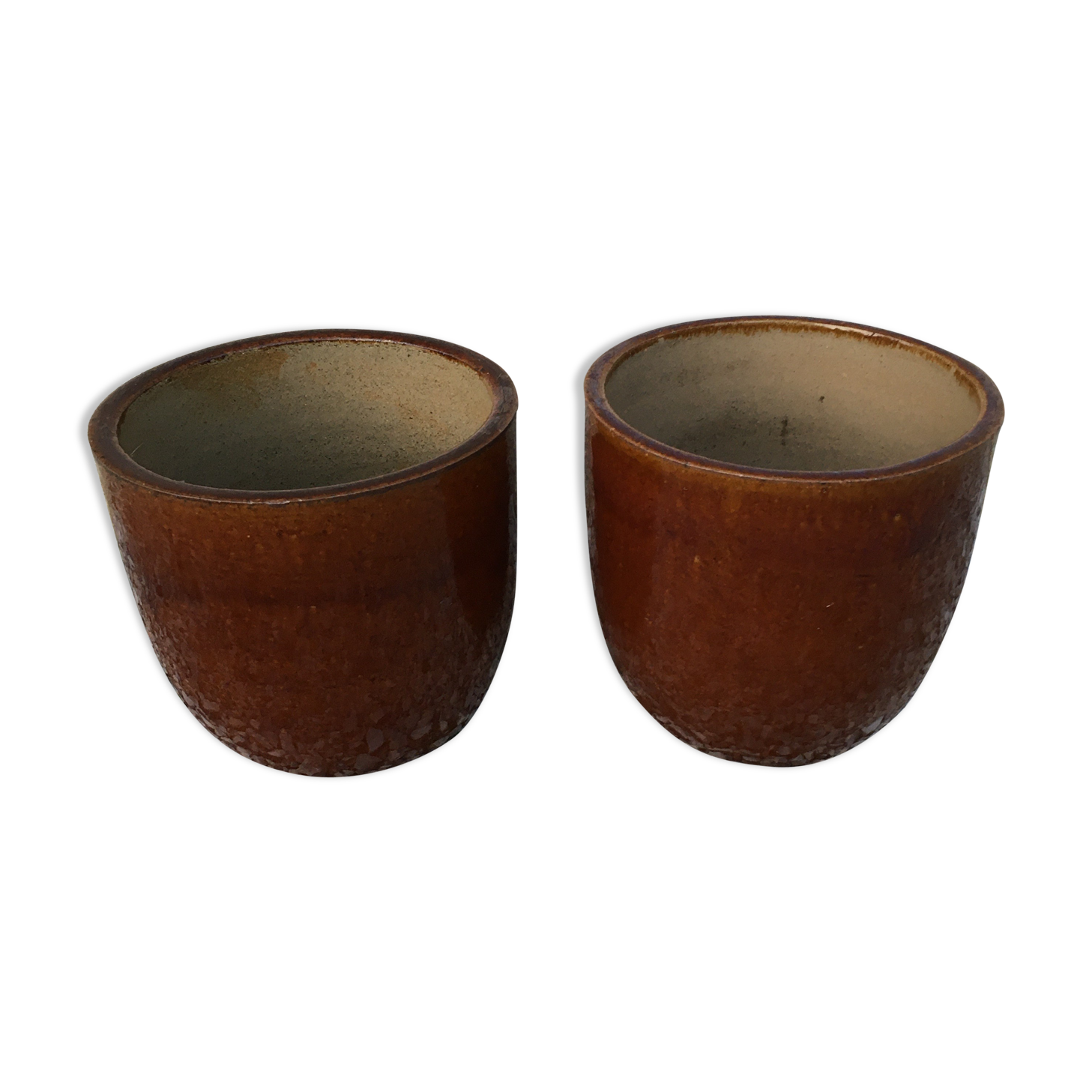 Lot of two enamelled jars