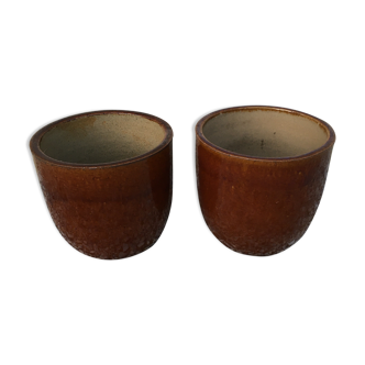 Lot of two enamelled jars