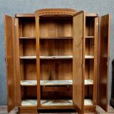 Armoire époque Art Déco en noyer vers 1920-1940
