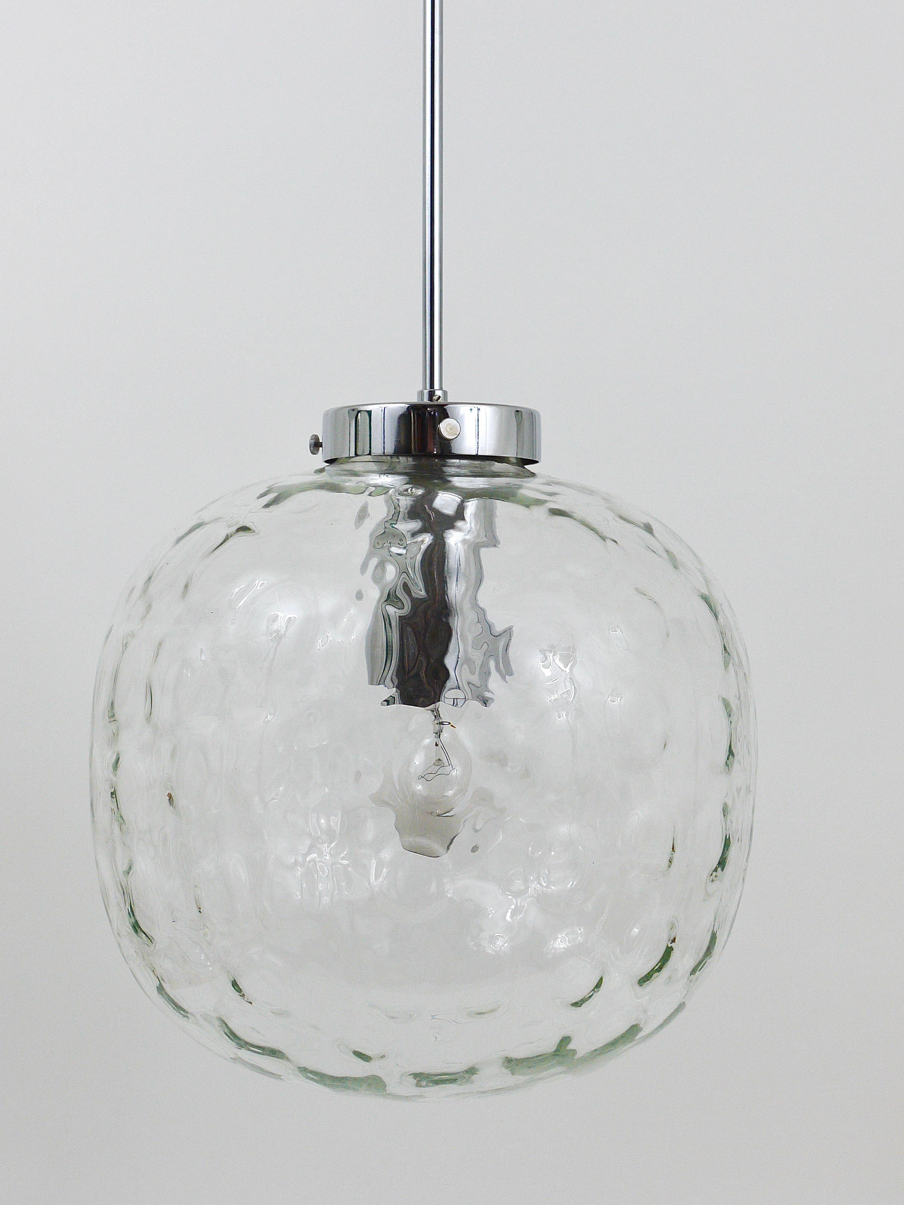 Grande lampe suspension globe en verre à bulles Limburg & chrome, Allemagne, années 1970