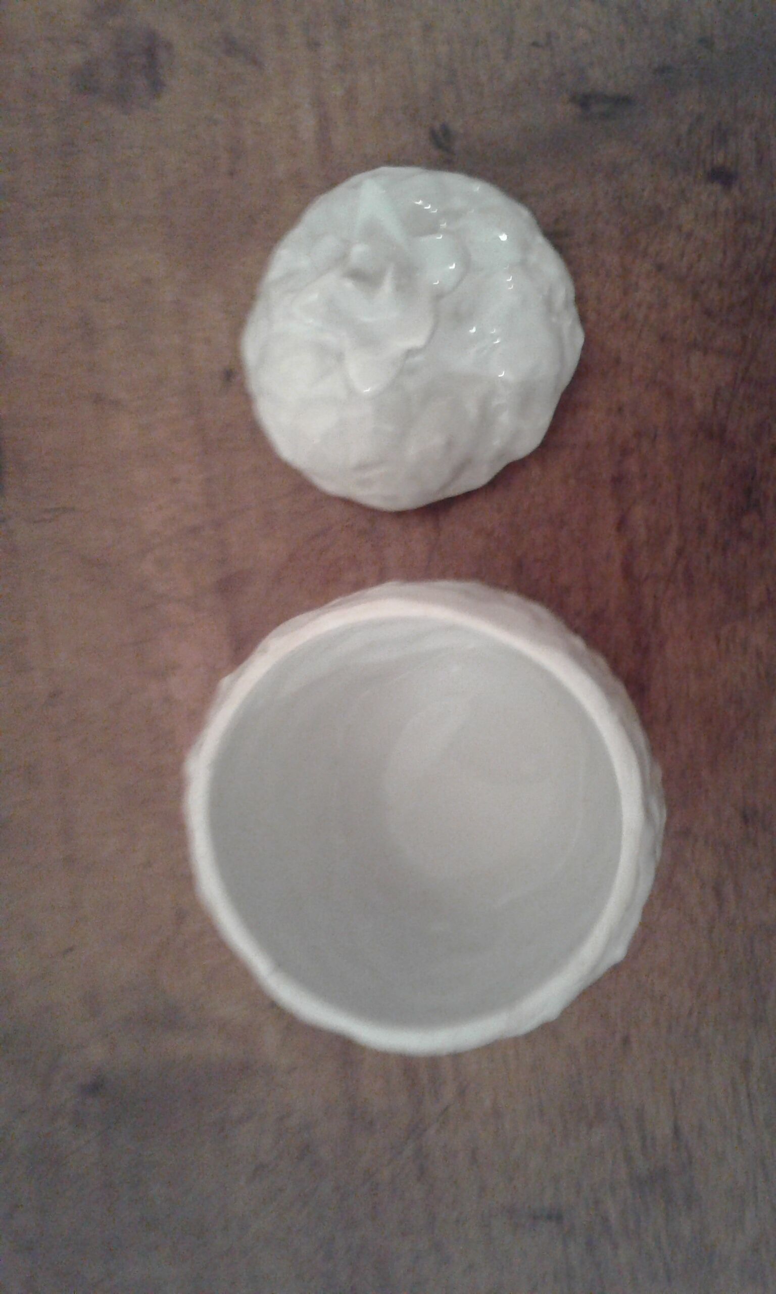 Vintage pineapple pot with lid