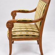 Fauteuil ancien à crosses en bois – Style Restauration
