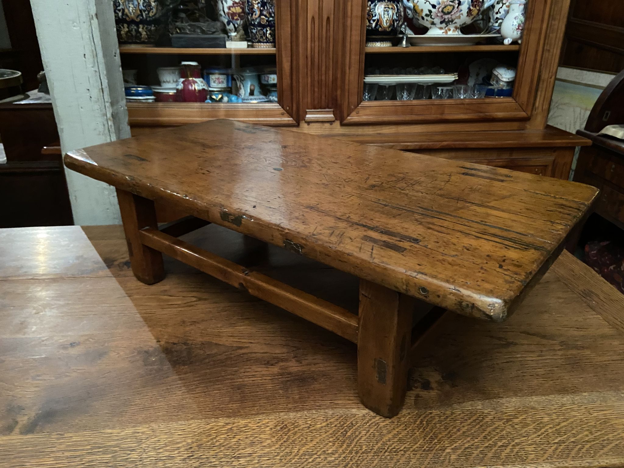 Table basse, Japon XIXe en bois massif, type Chabudai