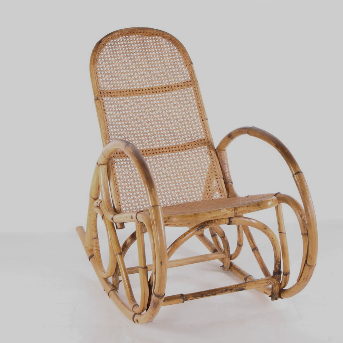 Rocking-chair en rotin