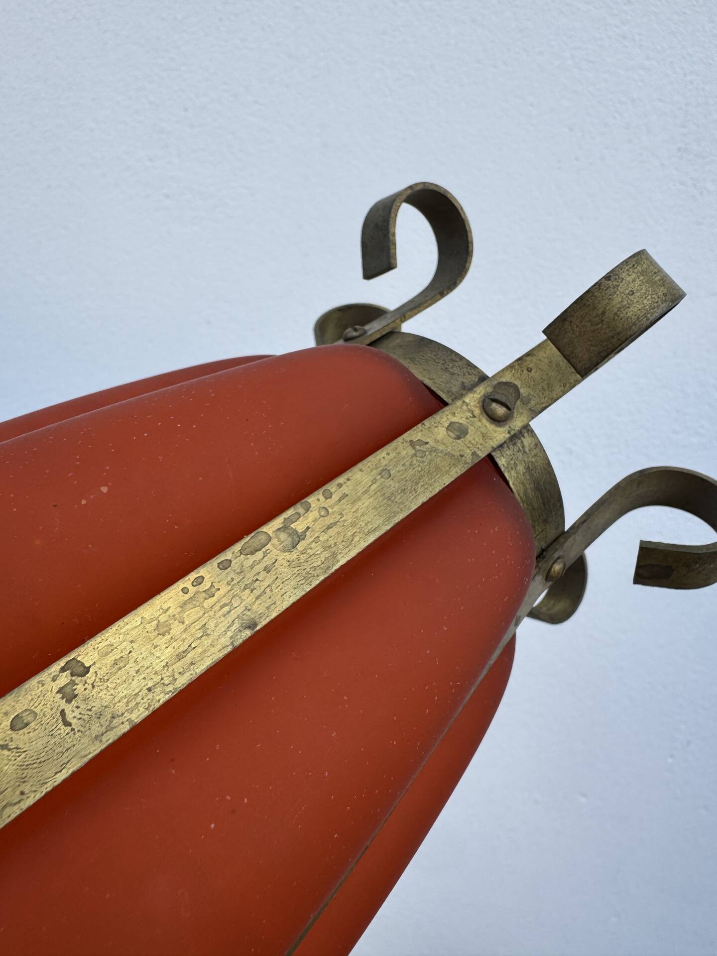 Vase à monture pâte de verre laiton années 60