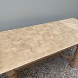 Extendable stripped farm table